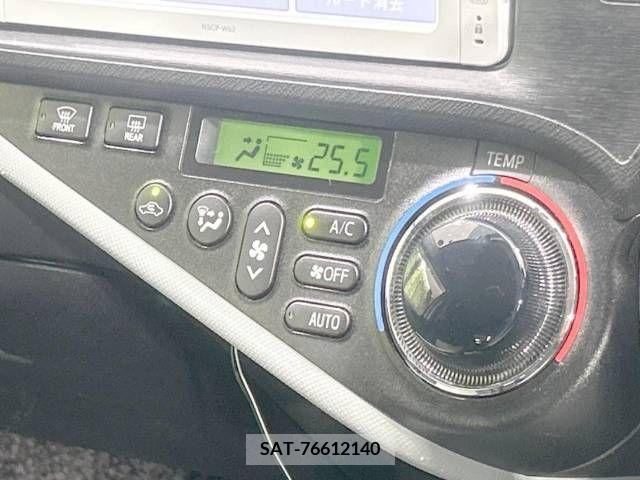 Toyota AQUA 2013-08 339644-7