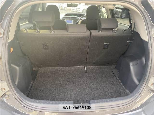 Toyota AQUA 2013-07 261072-11