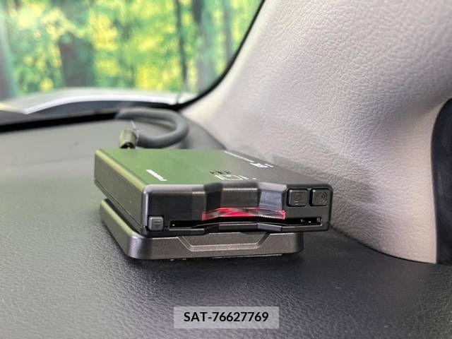 Toyota SIENTA 2022-04 298356-9