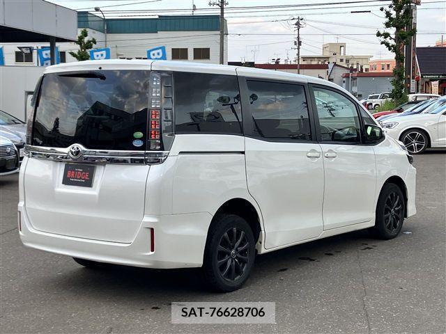Toyota VOXY 2014-07 321724-6