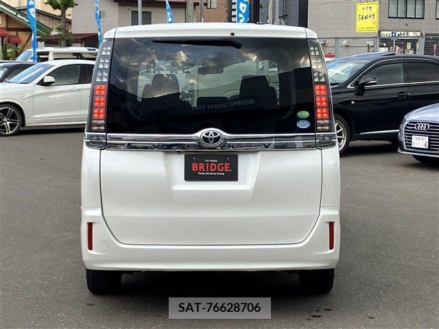 Toyota VOXY 2014-07 321724-5