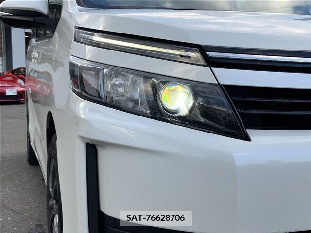 Toyota VOXY 2014-07 321724-11