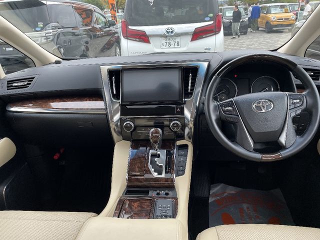 Toyota ALPHARD 2018-12 24705-3