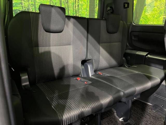 Toyota VOXY 2019-08 184301-10
