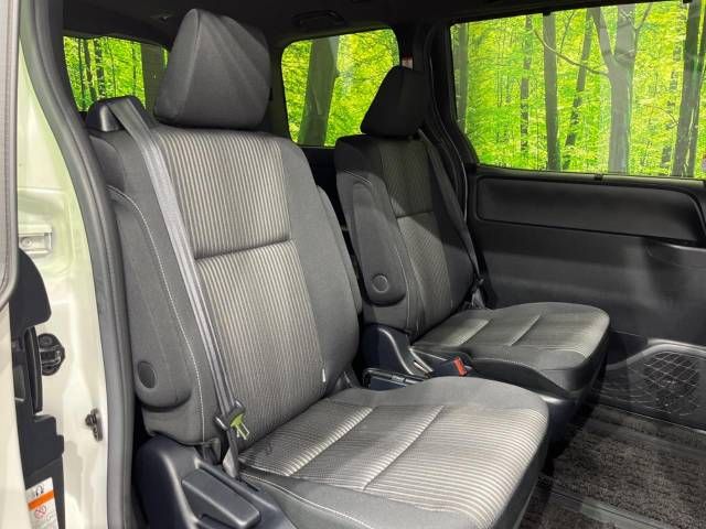 Toyota VOXY 2019-08 184301-9