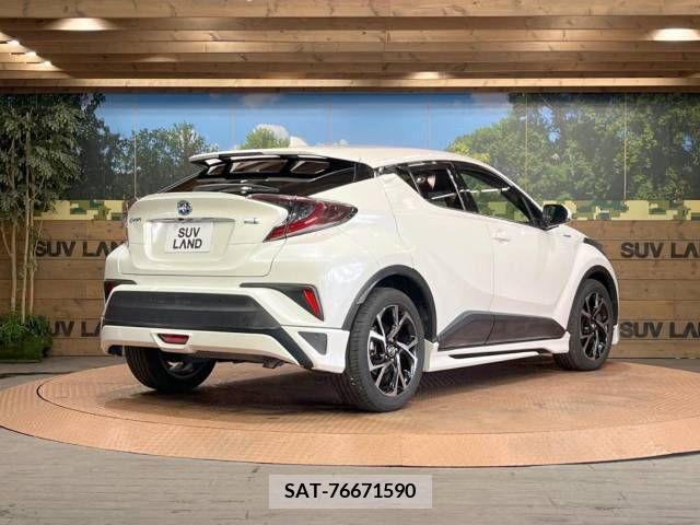 Toyota C-HR 2017-02 209202-17