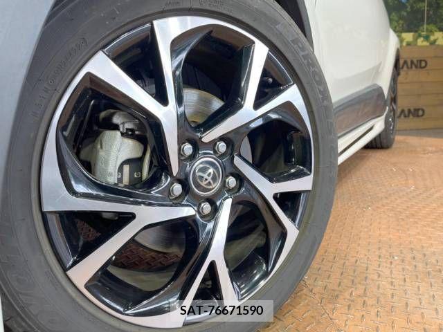 Toyota C-HR 2017-02 209202-13