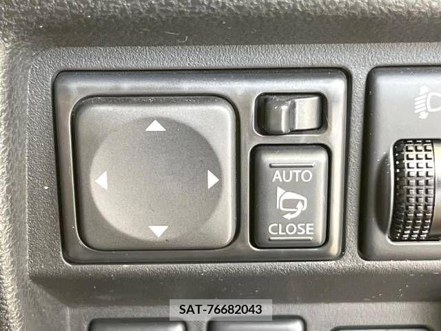Nissan JUKE 2011-06 320459-7