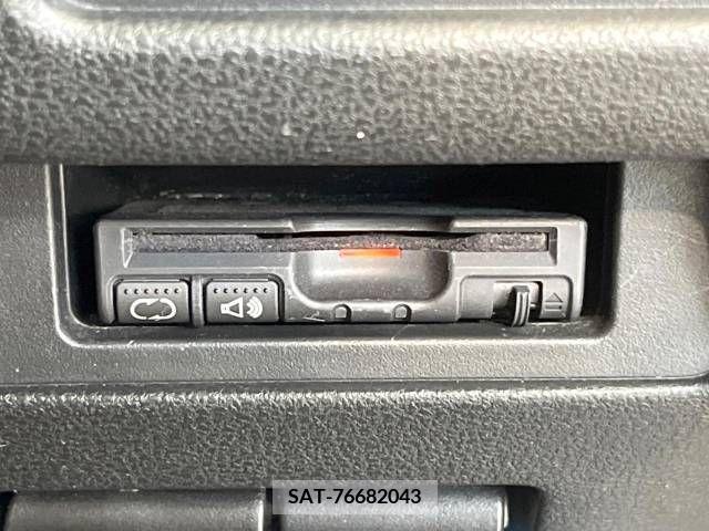 Nissan JUKE 2011-06 320459-4
