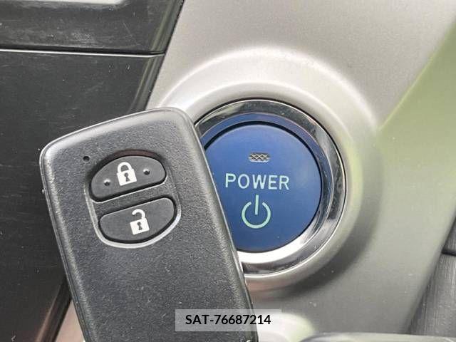 Toyota PRIUS ALPHA 2014-02 213224-5