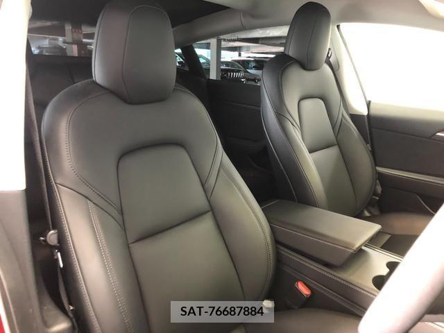 Tesla MODEL 3 2021-06 225170-2