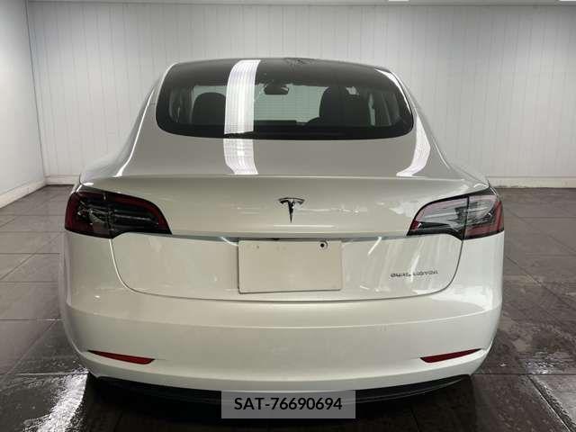 Tesla MODEL 3 2022-11 246228-16