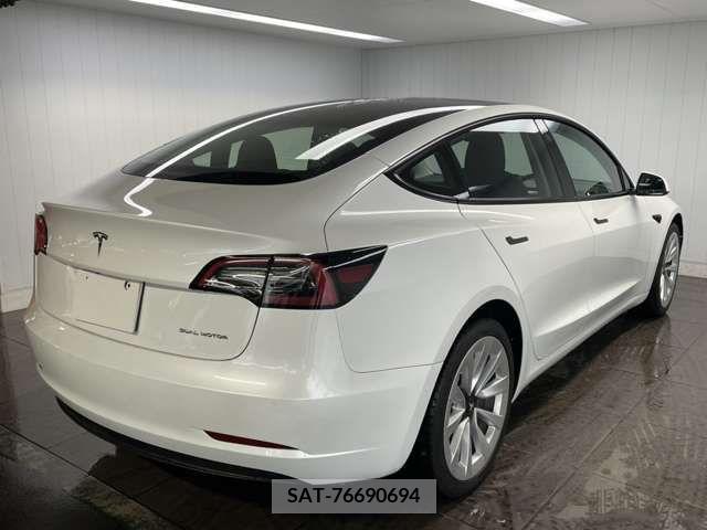Tesla MODEL 3 2022-11 246228-15