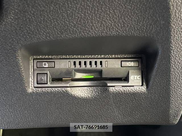 Toyota PRIUS 2017-08 282946-4