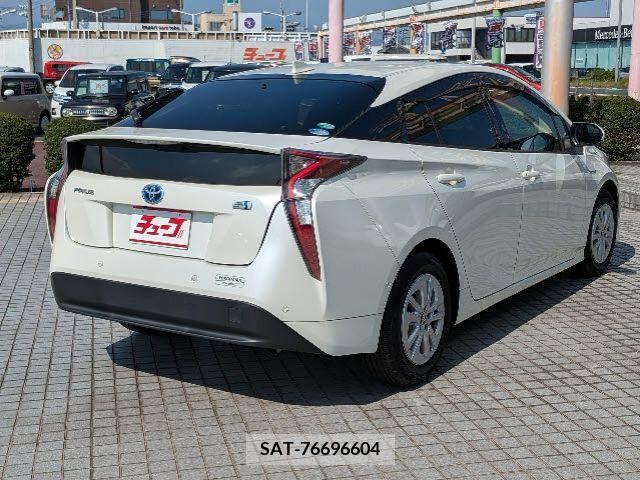 Toyota PRIUS 2018-02 366368-2