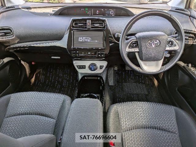 Toyota PRIUS 2018-02 366368-1