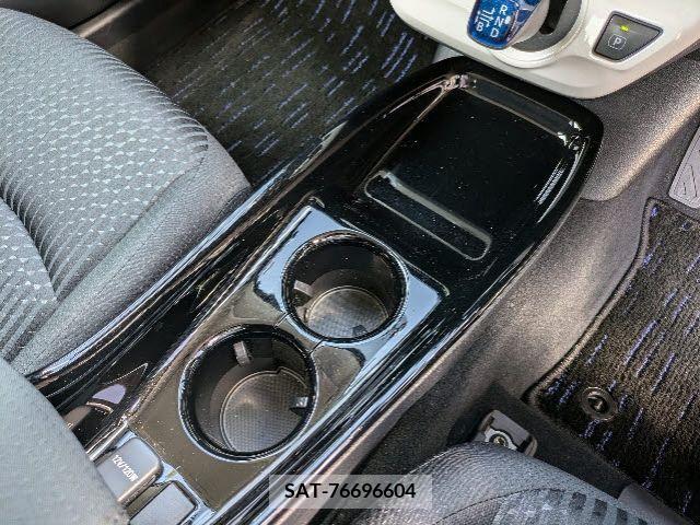 Toyota PRIUS 2018-02 366368-11