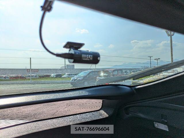 Toyota PRIUS 2018-02 366368-21