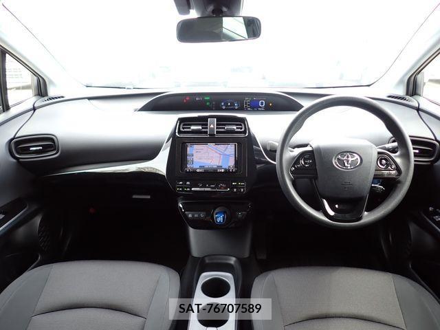 Toyota PRIUS 2019-06 334961-1