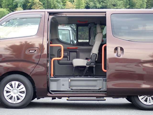 Nissan CARAVAN WAGON 2018-09 24215-4
