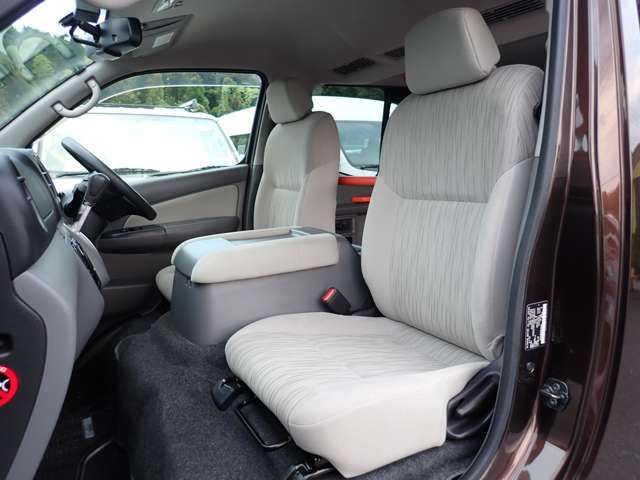Nissan CARAVAN WAGON 2018-09 24215-22