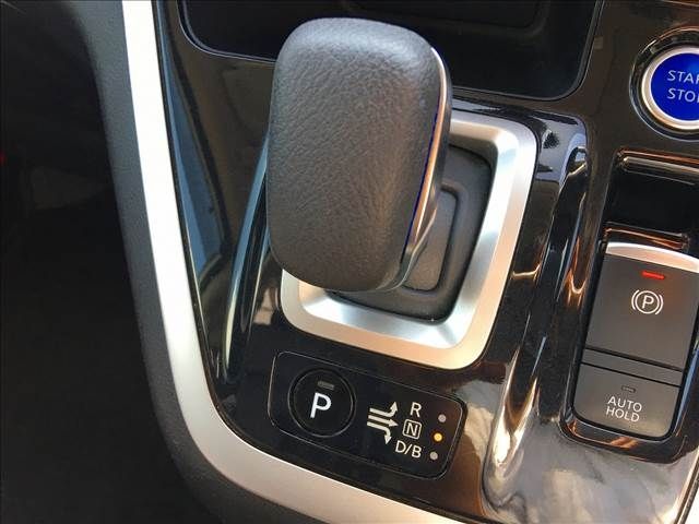 Nissan SERENA 2018-08 20667-13