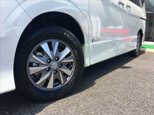 Nissan SERENA 2018-08 20667-19