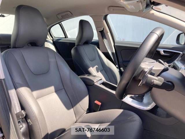 Volvo S60 2019-06 217621-10