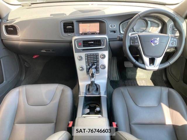 Volvo S60 2019-06 217621-1