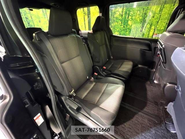 Toyota VOXY 2019-09 350656-9