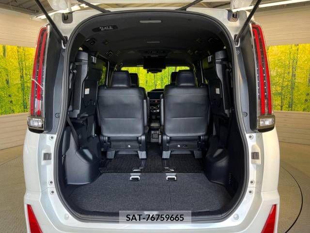 Toyota NOAH HYBRID 2018-07 354982-11