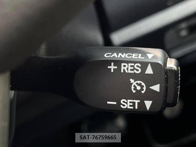 Toyota NOAH HYBRID 2018-07 354982-7