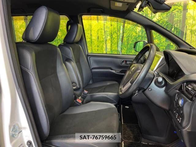 Toyota NOAH HYBRID 2018-07 354982-8