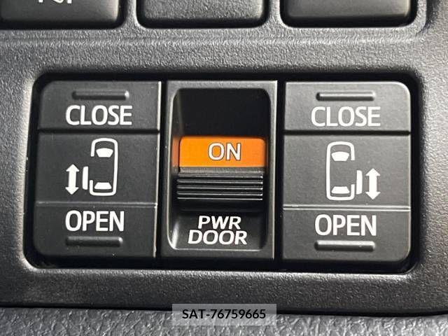 Toyota NOAH HYBRID 2018-07 354982-4