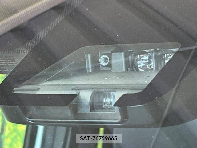 Toyota NOAH HYBRID 2018-07 354982-3