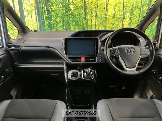 Toyota NOAH HYBRID 2018-07 354982-1