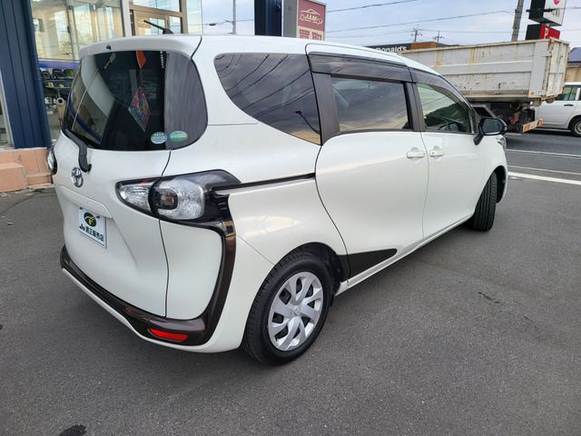 Toyota SIENTA 2016-10 183386-6