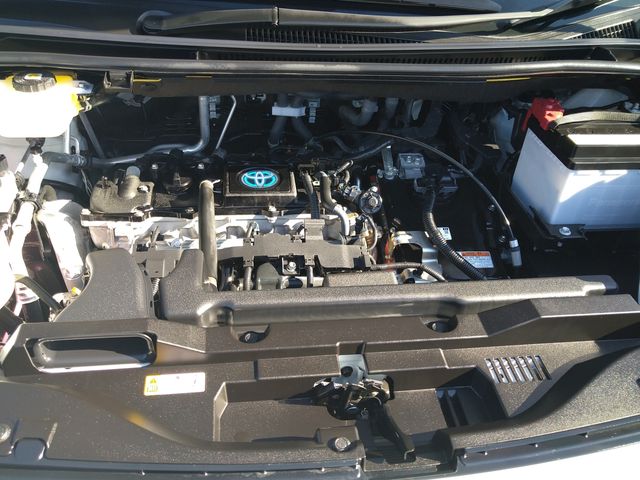 Toyota VOXY HYBRID 2022-12 27882-29