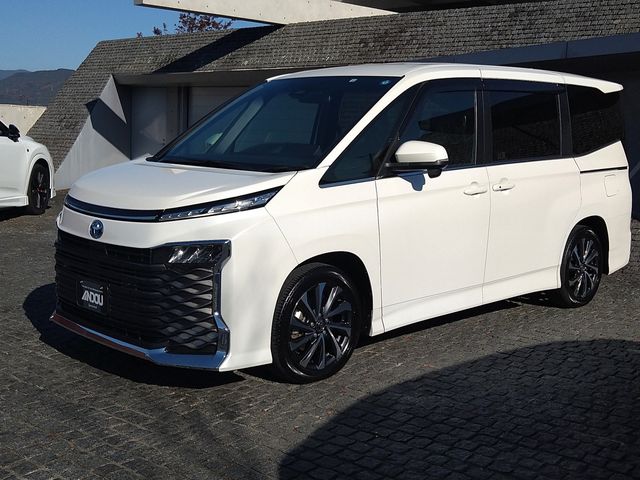 Toyota VOXY HYBRID 2022-12 27882-1