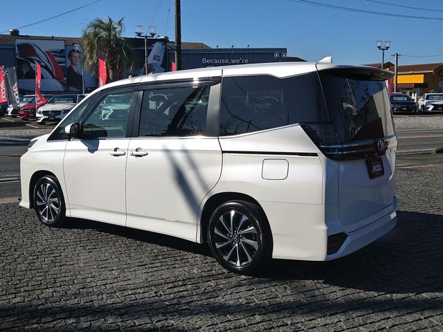 Toyota VOXY HYBRID 2022-12 27882-3
