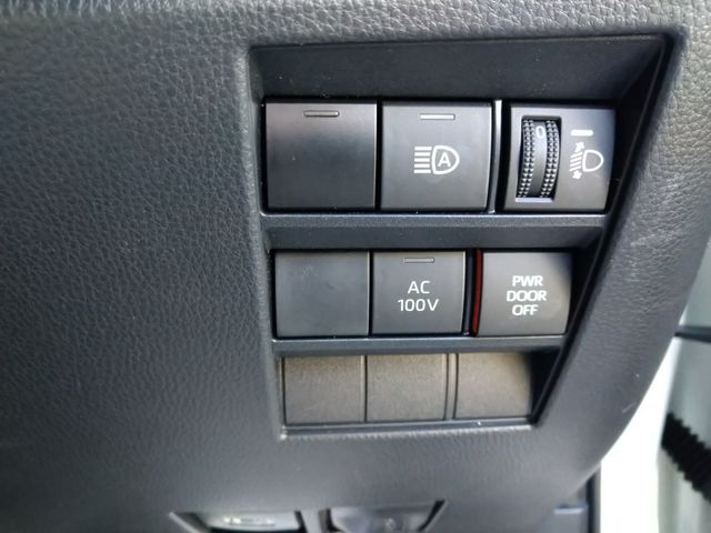 Toyota VOXY HYBRID 2022-12 27882-20