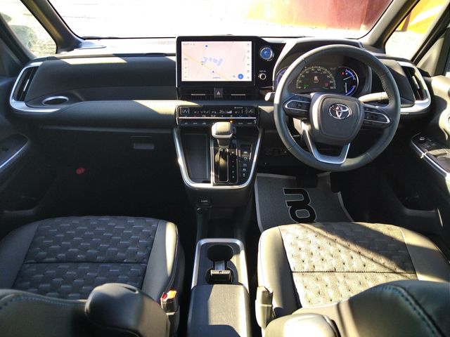 Toyota VOXY HYBRID 2022-12 27882-7