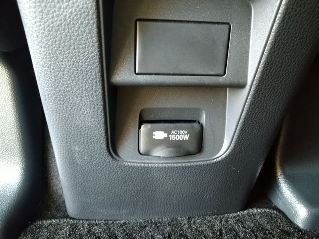 Toyota VOXY HYBRID 2022-12 27882-26