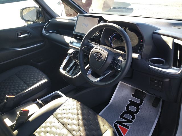 Toyota VOXY HYBRID 2022-12 27882-9