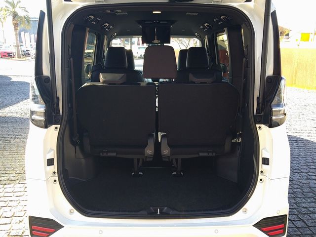 Toyota VOXY HYBRID 2022-12 27882-28