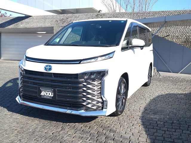 Toyota VOXY HYBRID 2022-12 27882-0