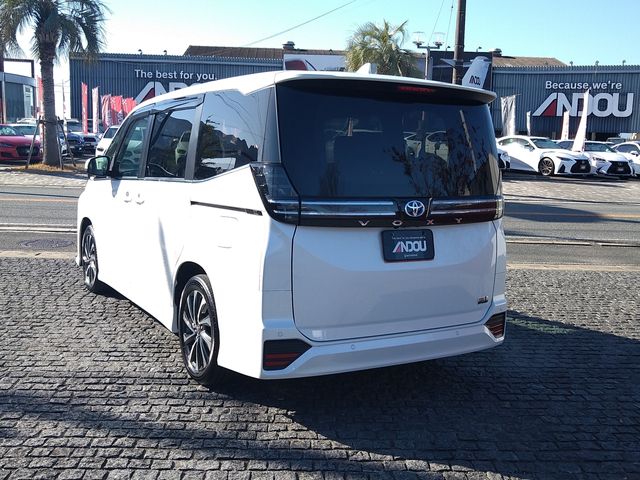 Toyota VOXY HYBRID 2022-12 27882-2