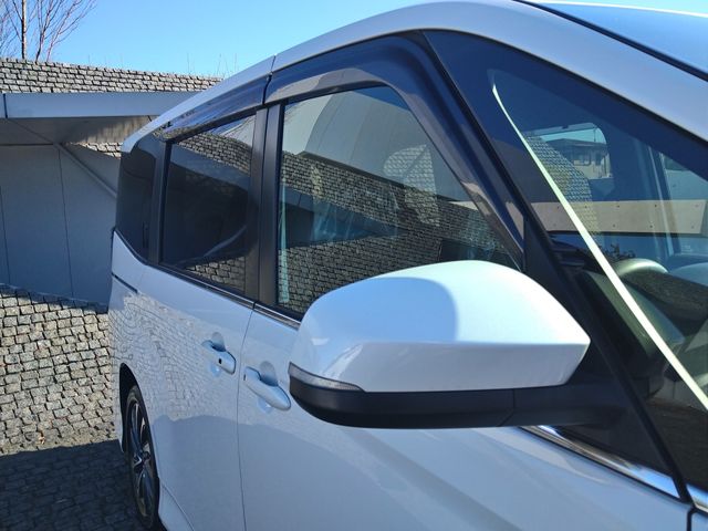 Toyota VOXY HYBRID 2022-12 27882-4