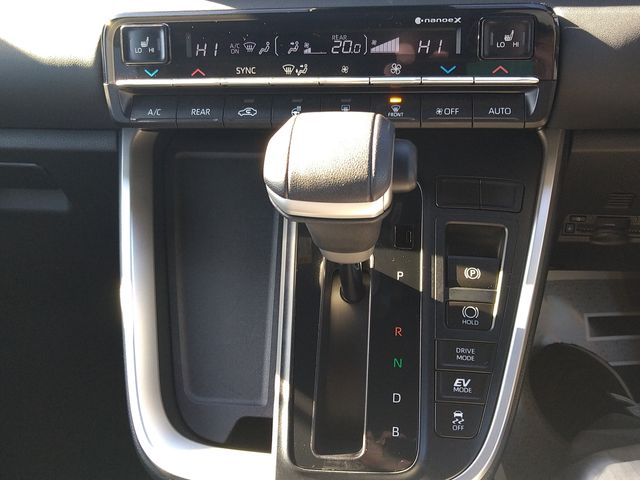 Toyota VOXY HYBRID 2022-12 27882-19