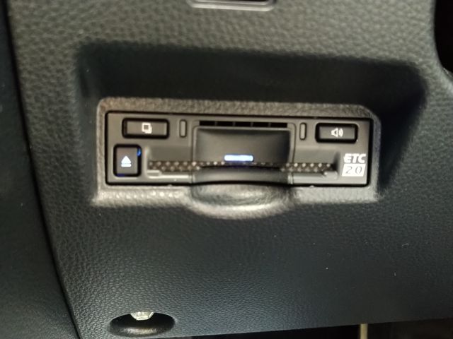 Toyota VOXY HYBRID 2022-12 27882-21